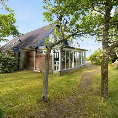 Emmie - 50m To The Fjord By Interhome Skarum